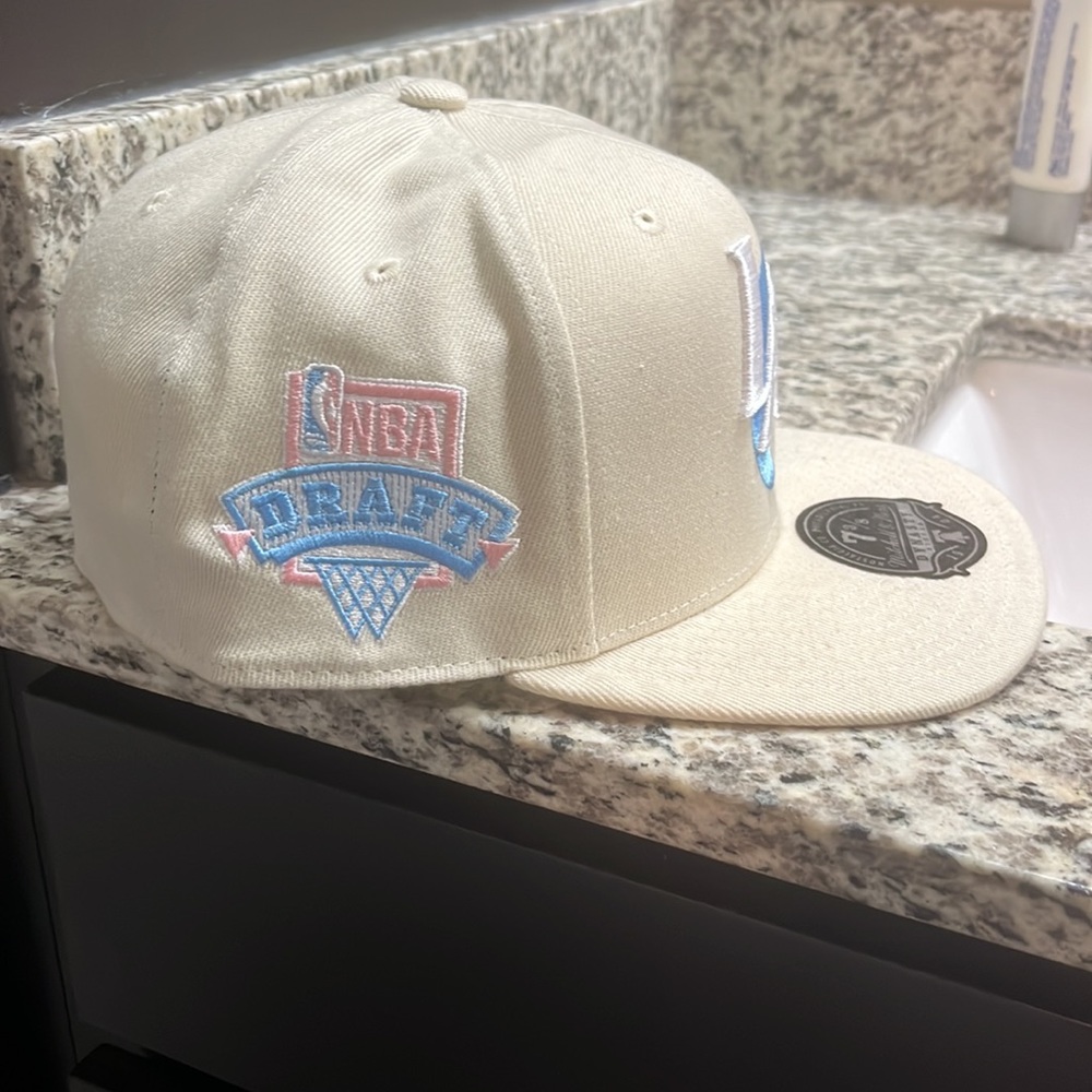 la fitted hat - Picture 2 of 4
